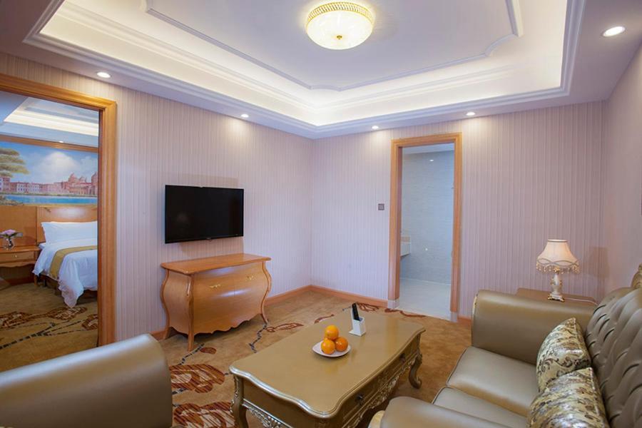 Vienna International Hotel Puning International Commodity City Exterior foto